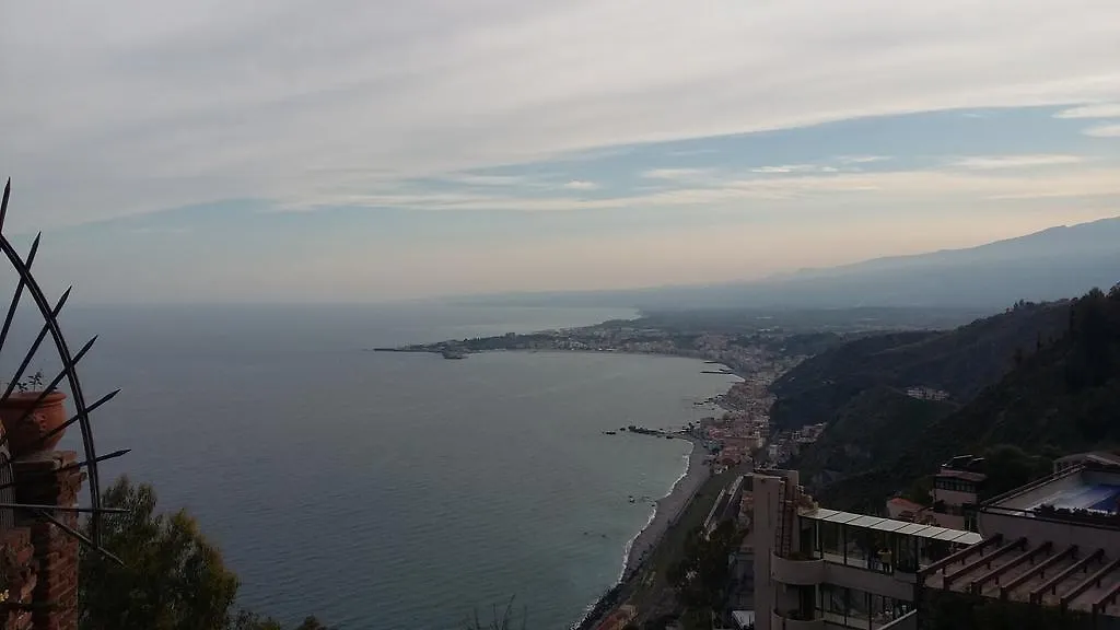 Taormina Rainbow House Apartment 0*,  Italy